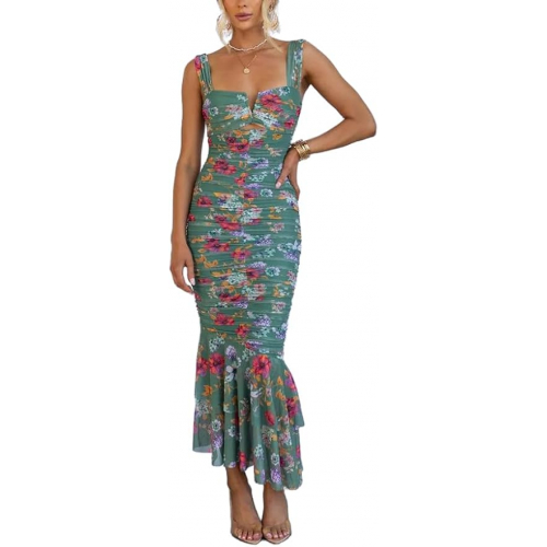 Женственное длинное платье на тонких бретелях с открытыми плечами