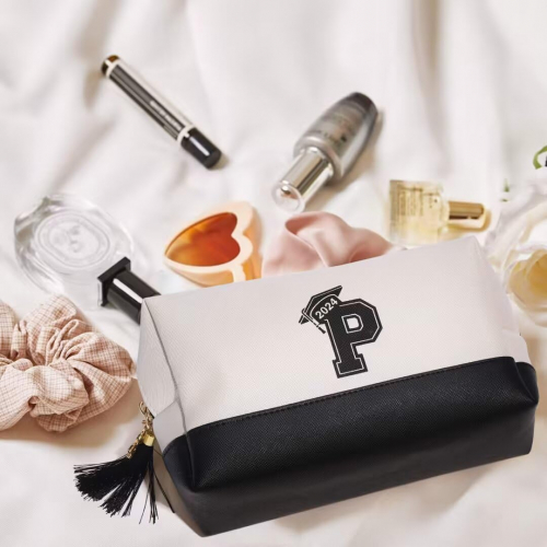 Вместительная косметичка