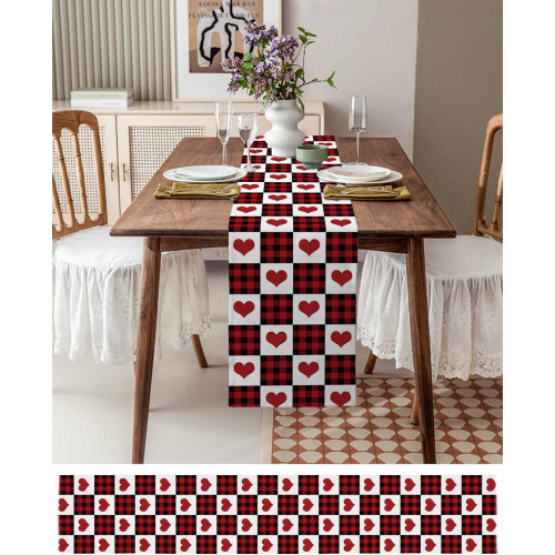 Яркая скатерть в сердечко 