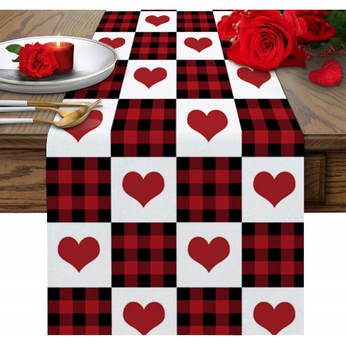 Яркая скатерть в сердечко 