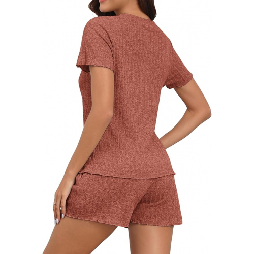 Женский летний костюм из рубчатого трикотажа с цветочной отделкой