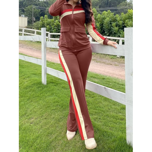 Женский спортивный костюм в стиле ретро 