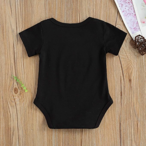 Детский боди с надписью «Мои родители не соблюдали социальную дистанцию — 2021» 