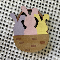 Деревянный пасхальный декор, зайцы в корзине