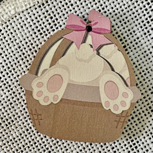 Деревянный пасхальный декор, заяц прыгает в корзину