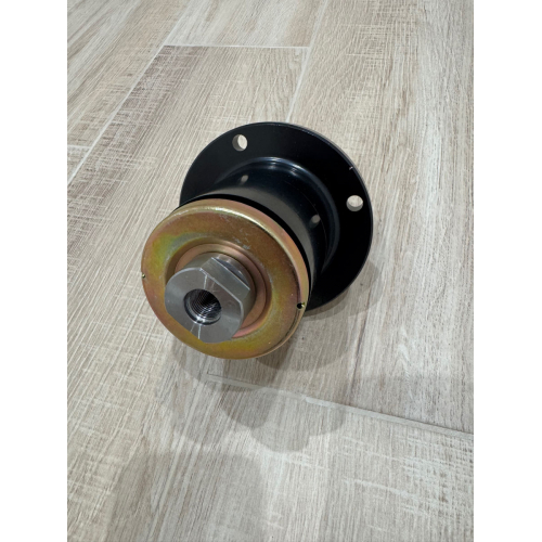 Шпиндель (ступица) для деки газонокосилки