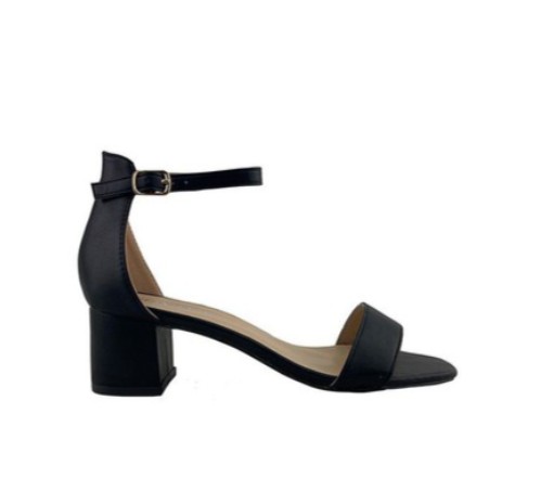 Босоножки на каблуке