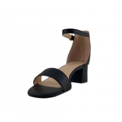 Босоножки на каблуке