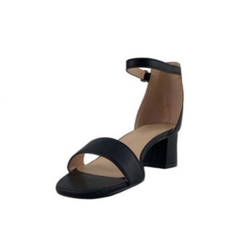 Босоножки на каблуке