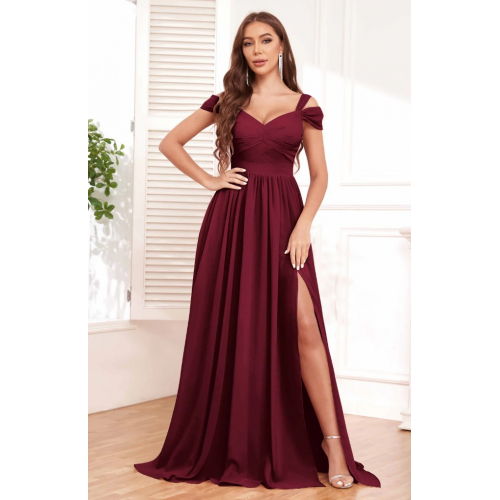 Стильное платье с открытыми плечами 