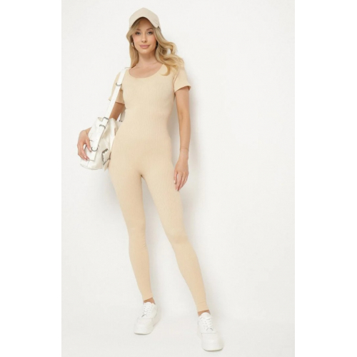 Бежевый эластичный комбинезон в рубчик с приталенным кроем и коротким рукавом 