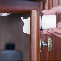 Набор магнитных замков Toddleroo от North States 