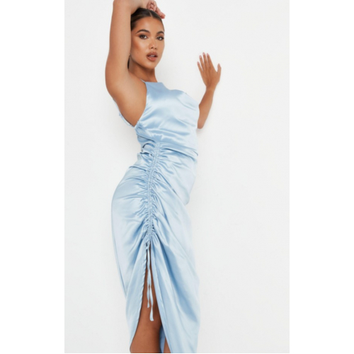 Голубое шелковое платье на бретельках — изысканность и легкость 