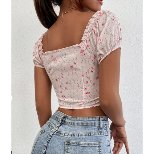 Романтичный топ с цветочным принтом и пышными рукавами