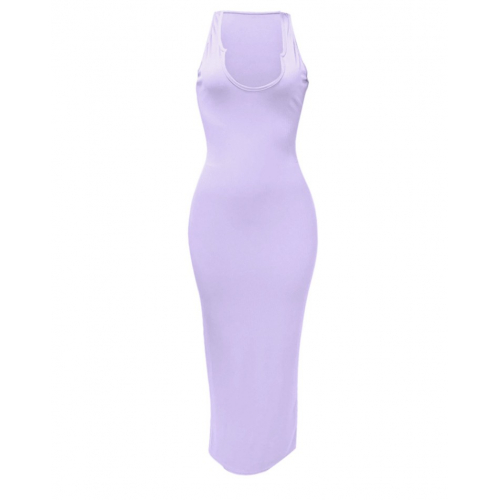 Женственное платье с круглым вырезом и облегающим силуэтом