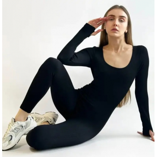 Черный спортивный комбинезон для фитнеса и йоги с компрессионным эффектом