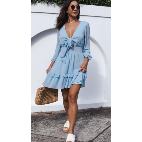 Голубое платье-беби-долл с многослойной юбкой и бантом