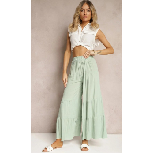 Нежно-зеленые брюки палаццо с воланами и резинкой на поясе