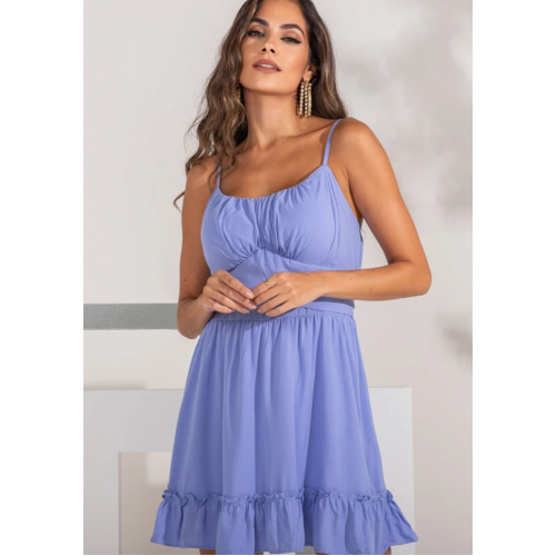 Женственное короткое платье с тонкими бретелями и завязкой на спине