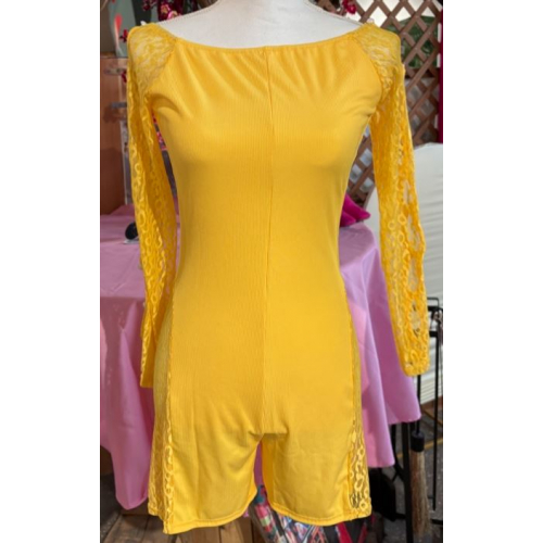 Желтый комбинезон 