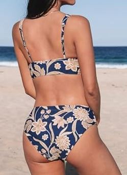 Женский двухчастный купальник с глубоким V-образным вырезом, реверсивный с пейсли-принтом для стильного и универсального пляжного образа.