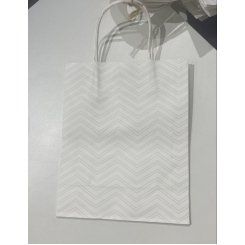 Бумажный пакет с зелеными полосками в виде треугольных стрелок