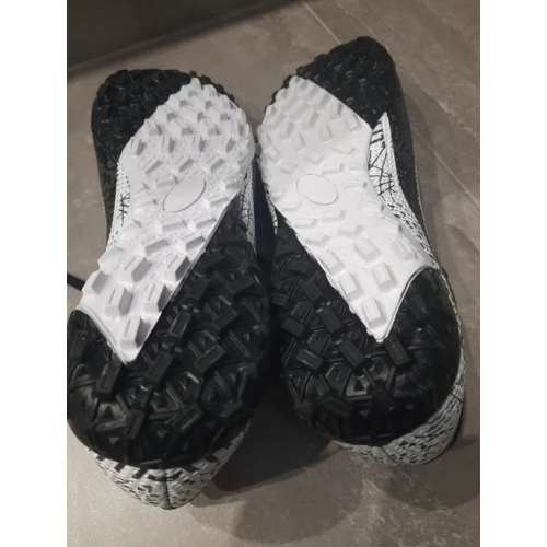 Высококачественные эргономичные удобные кроссовки