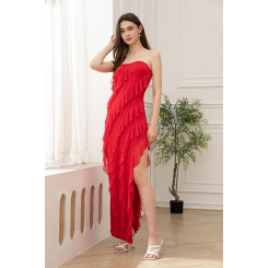 Женское вечернее платье с открытыми плечами