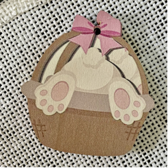 Деревянный пасхальный декор, заяц прыгает в корзину