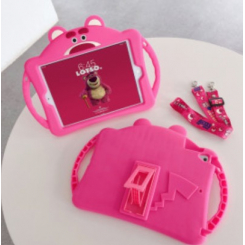 Силиконовый чехол «Розовый мишка» для iPad 10 (10.9″) с лямкой и защитным стеклом — детский защитный 3D чехол