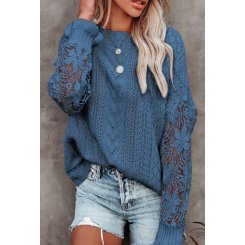 Голубой вязаный свитер с перфорацией и кружевными вставками на рукавах
