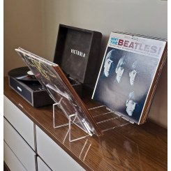 Элегантный акриловый органайзер для виниловых пластинок и других коллекционных предметов